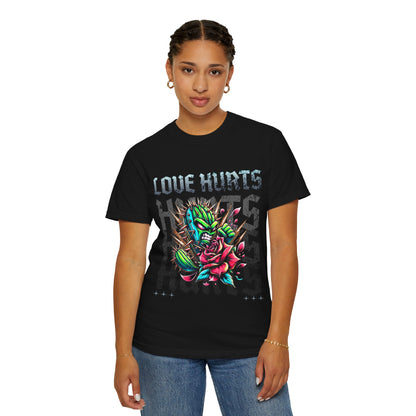 T-Shirt Love Hurts Unisex Garment-Dyed
