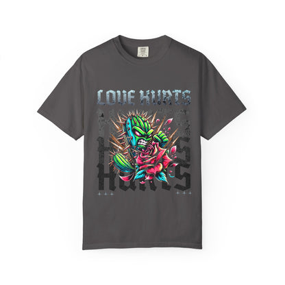 T-Shirt Love Hurts Unisex Garment-Dyed