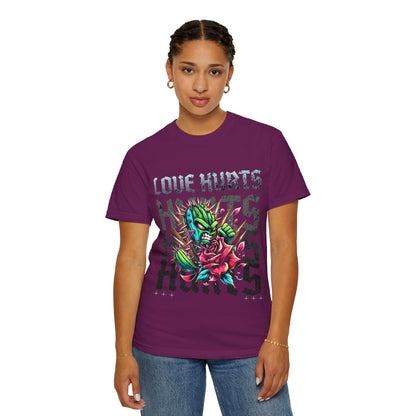 T-Shirt Love Hurts Unisex Garment-Dyed